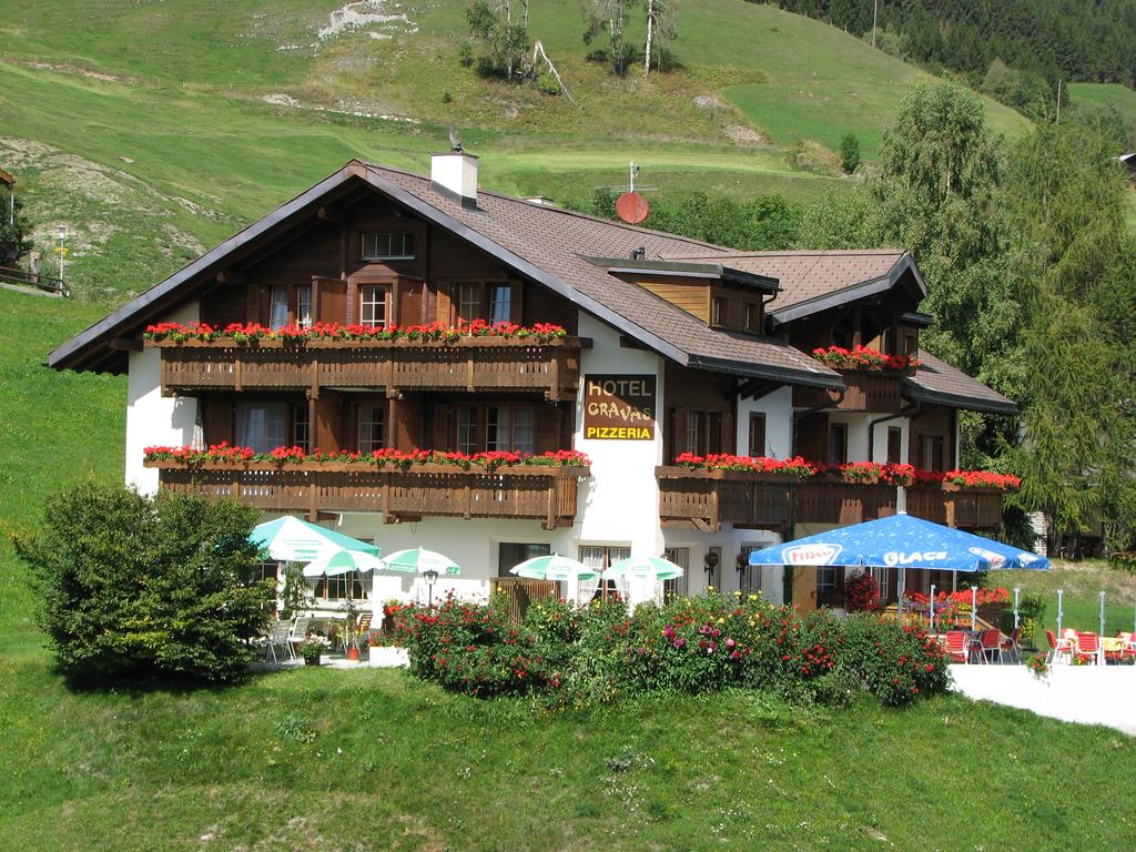 Hotel Gravas, Vella