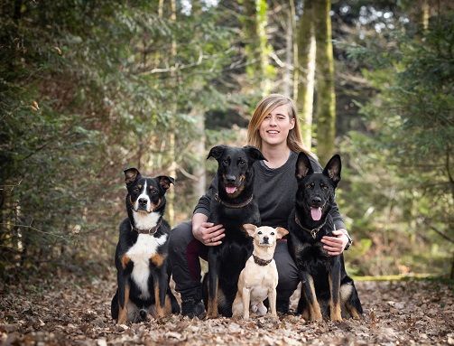 Yolanda Klingler und ihre Hunde